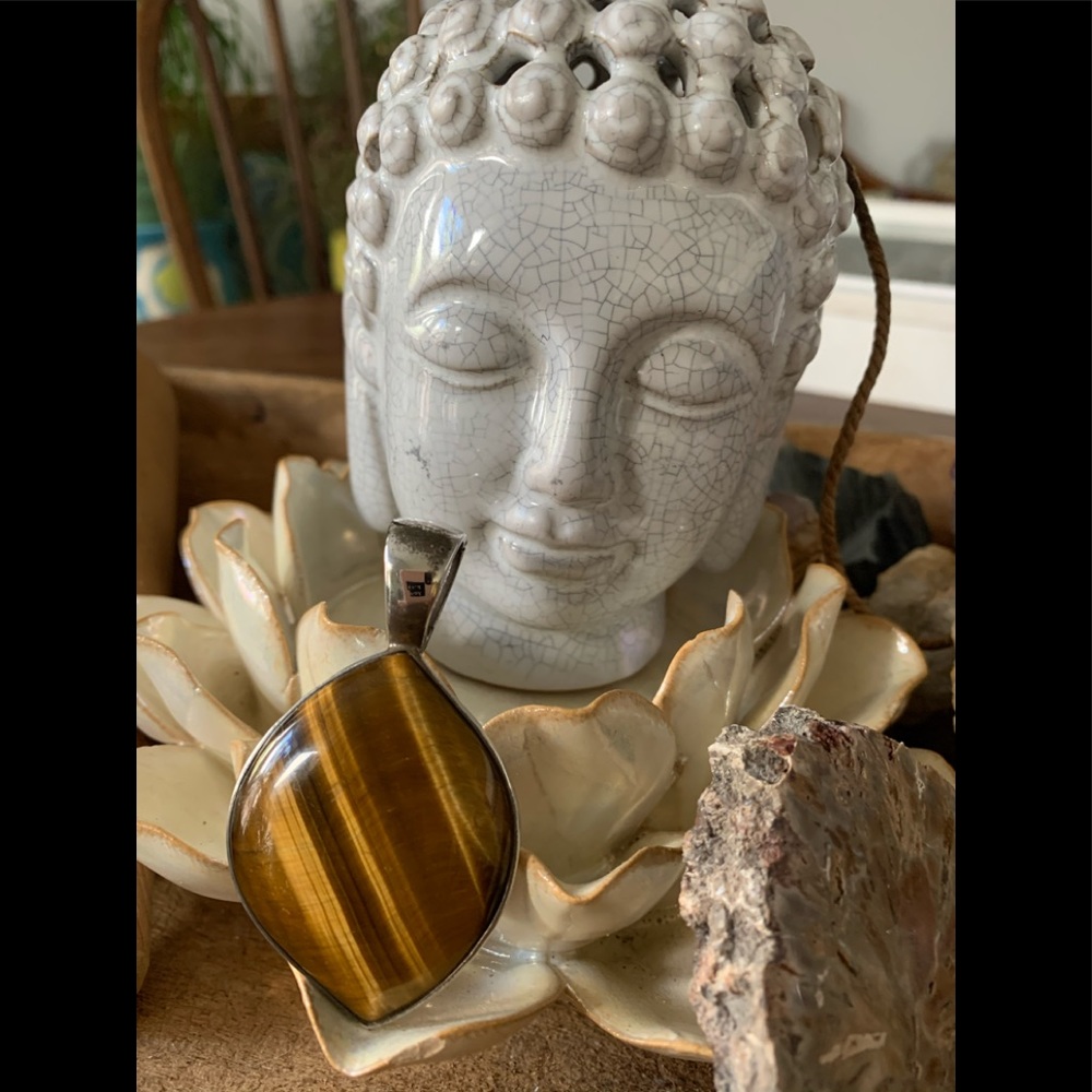 Vintage Tigers Eye pendant!  Large piece